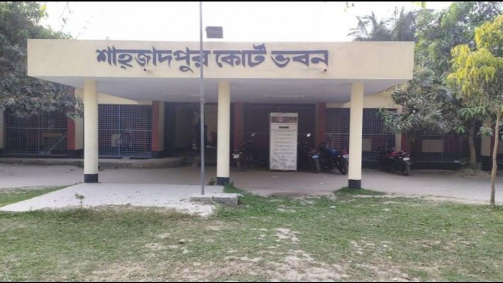 শাহজাদপুরে মামলার বাদীর বিরুদ্ধেই গ্রেপ্তারি পরোয়ানা